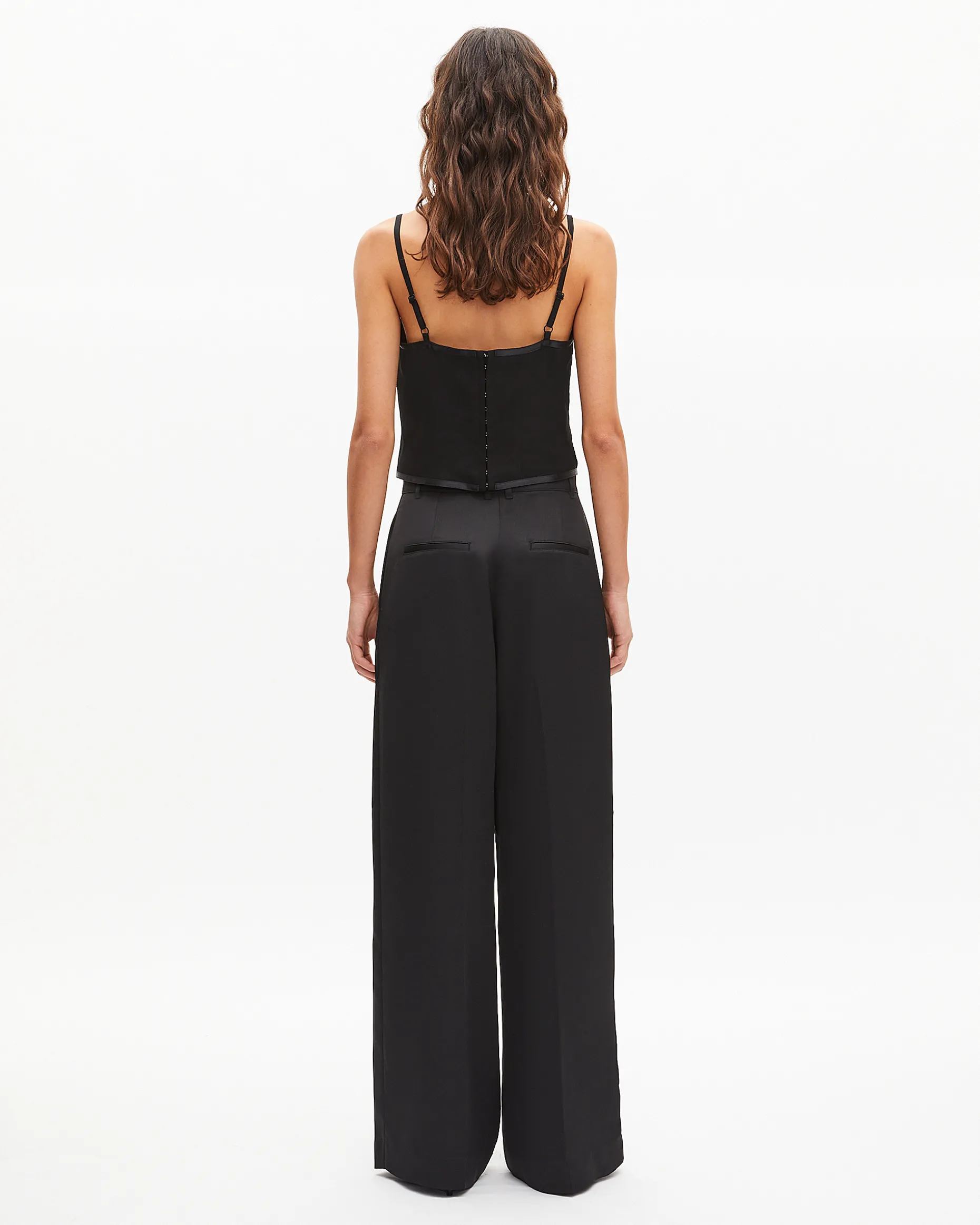 Top avec détails de nœuds noir
