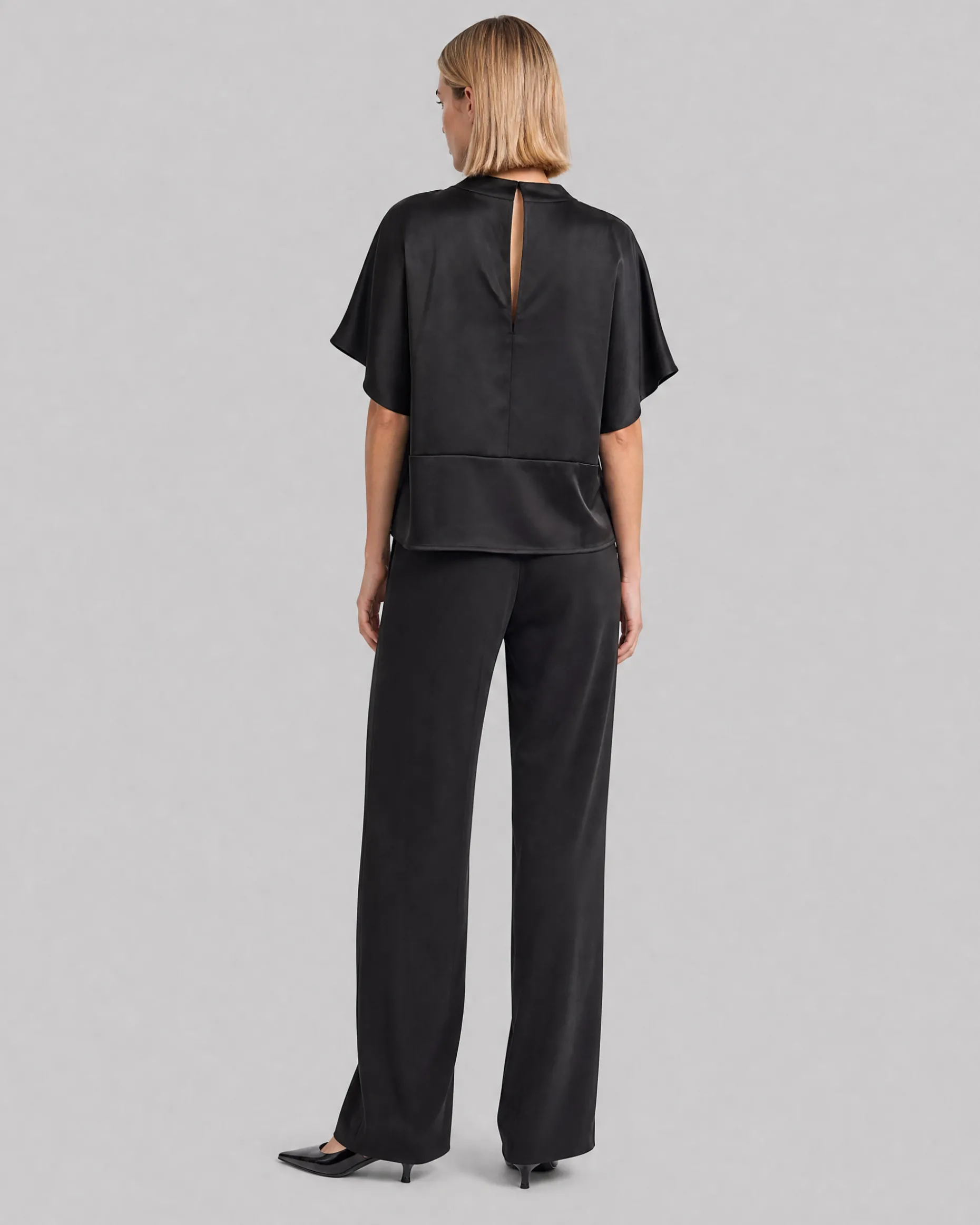 Top avec lavallière en satin noir