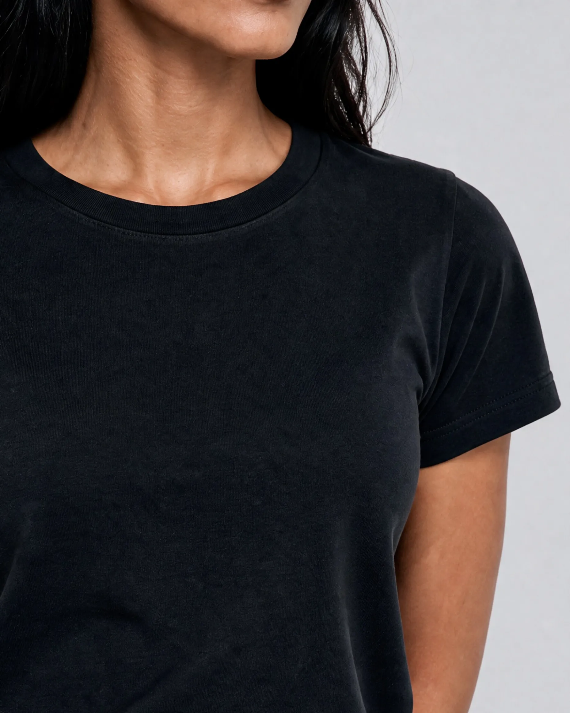 T-shirt col rond ajusté en coton noir