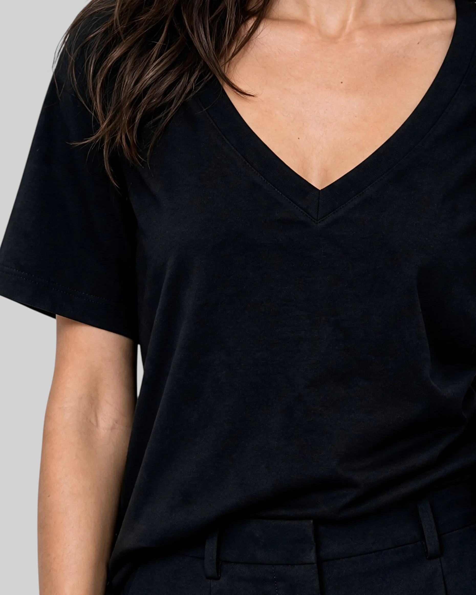 T-shirt col V en coton noir
