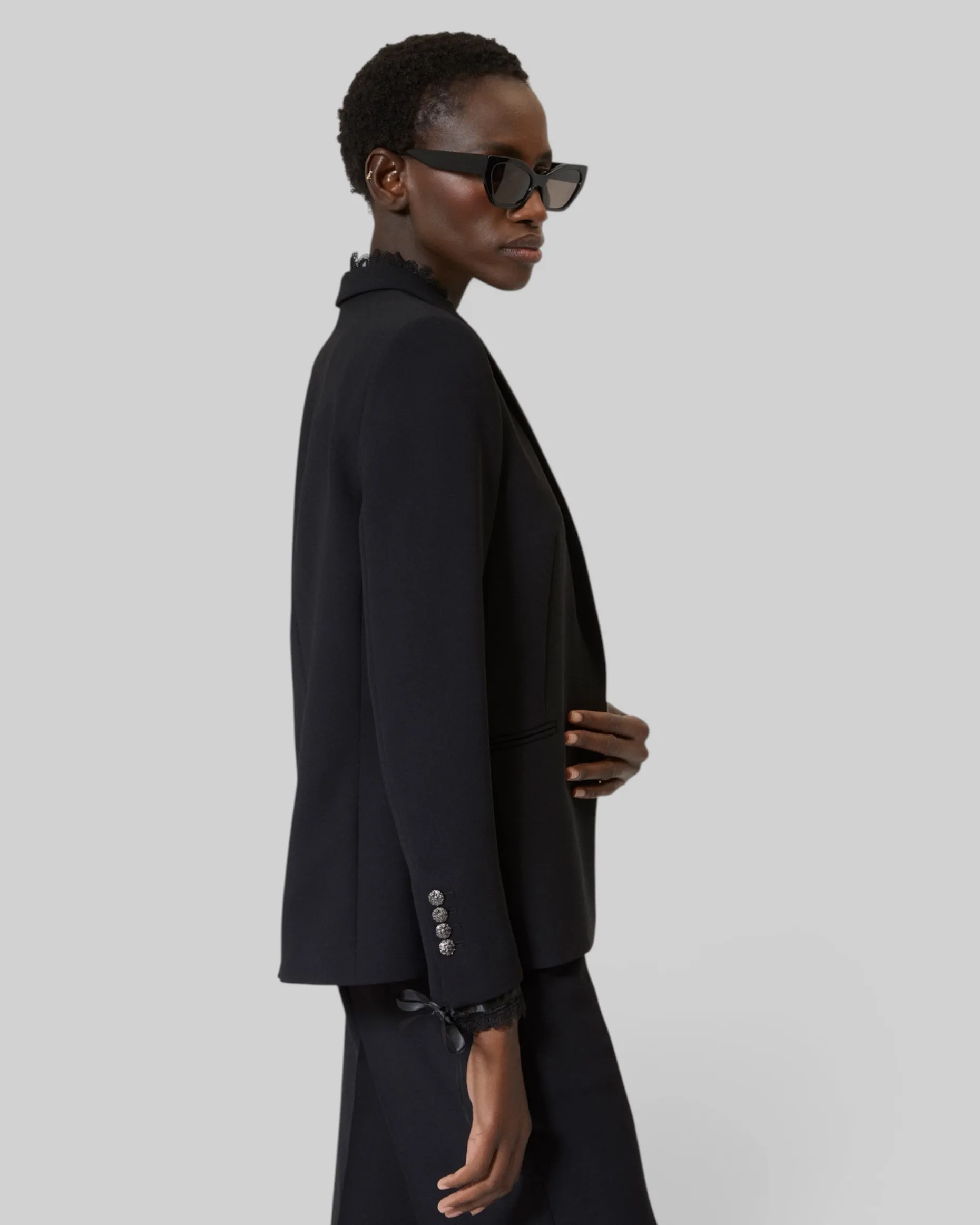 Veste tailleur avec bande dentelle noire