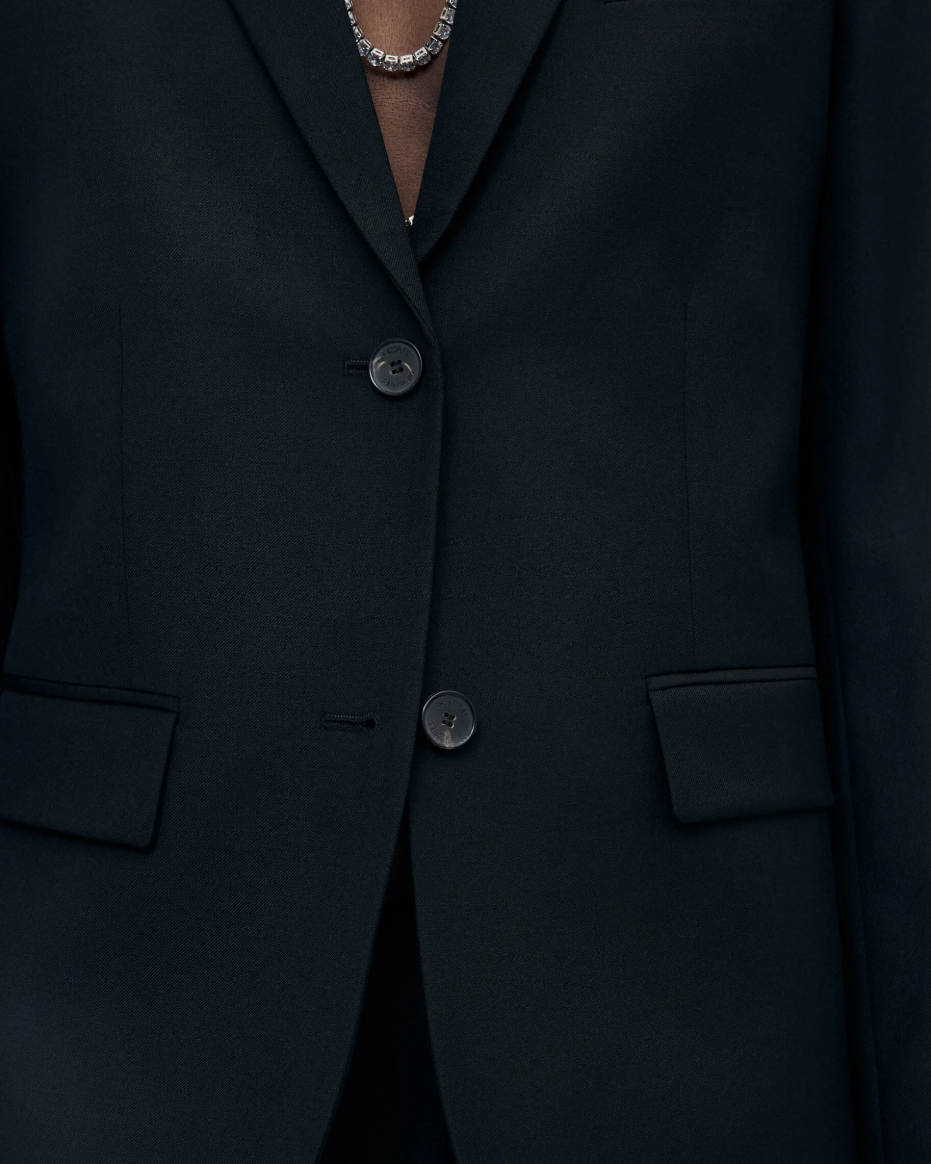 Veste tailleur en laine coupe cintrée noire