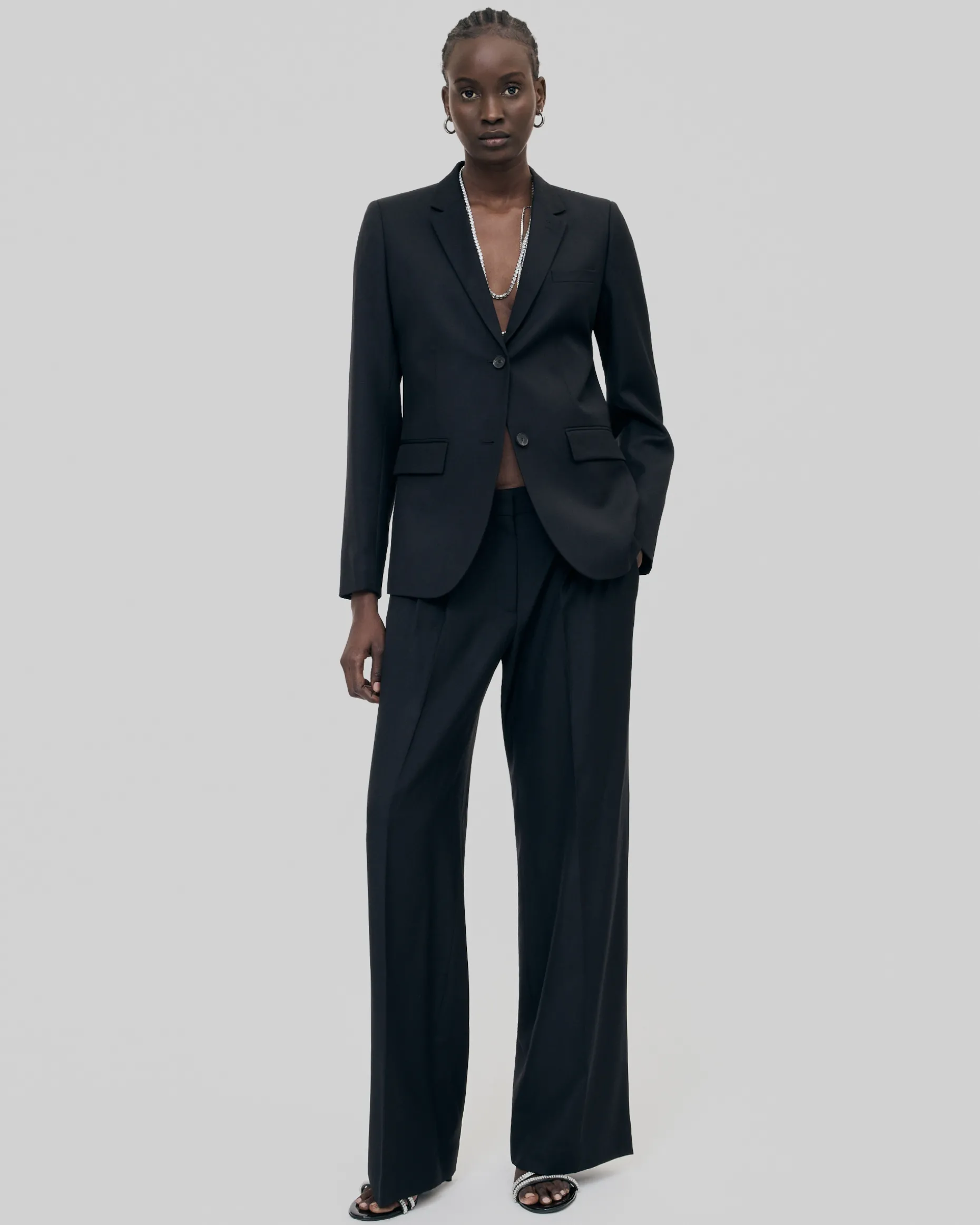 Veste tailleur en laine coupe cintrée noire
