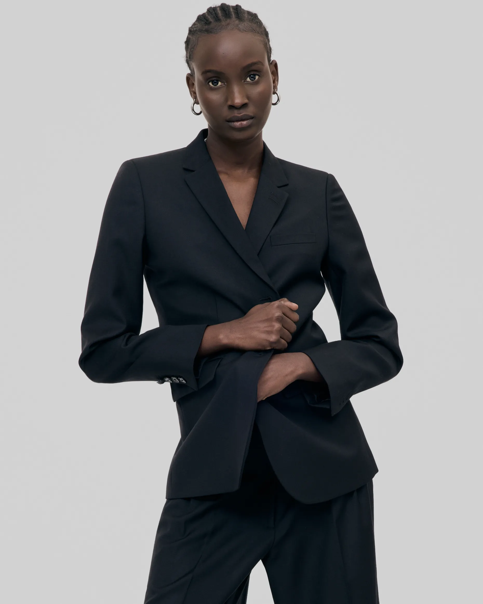 Veste tailleur en laine coupe cintrée noire